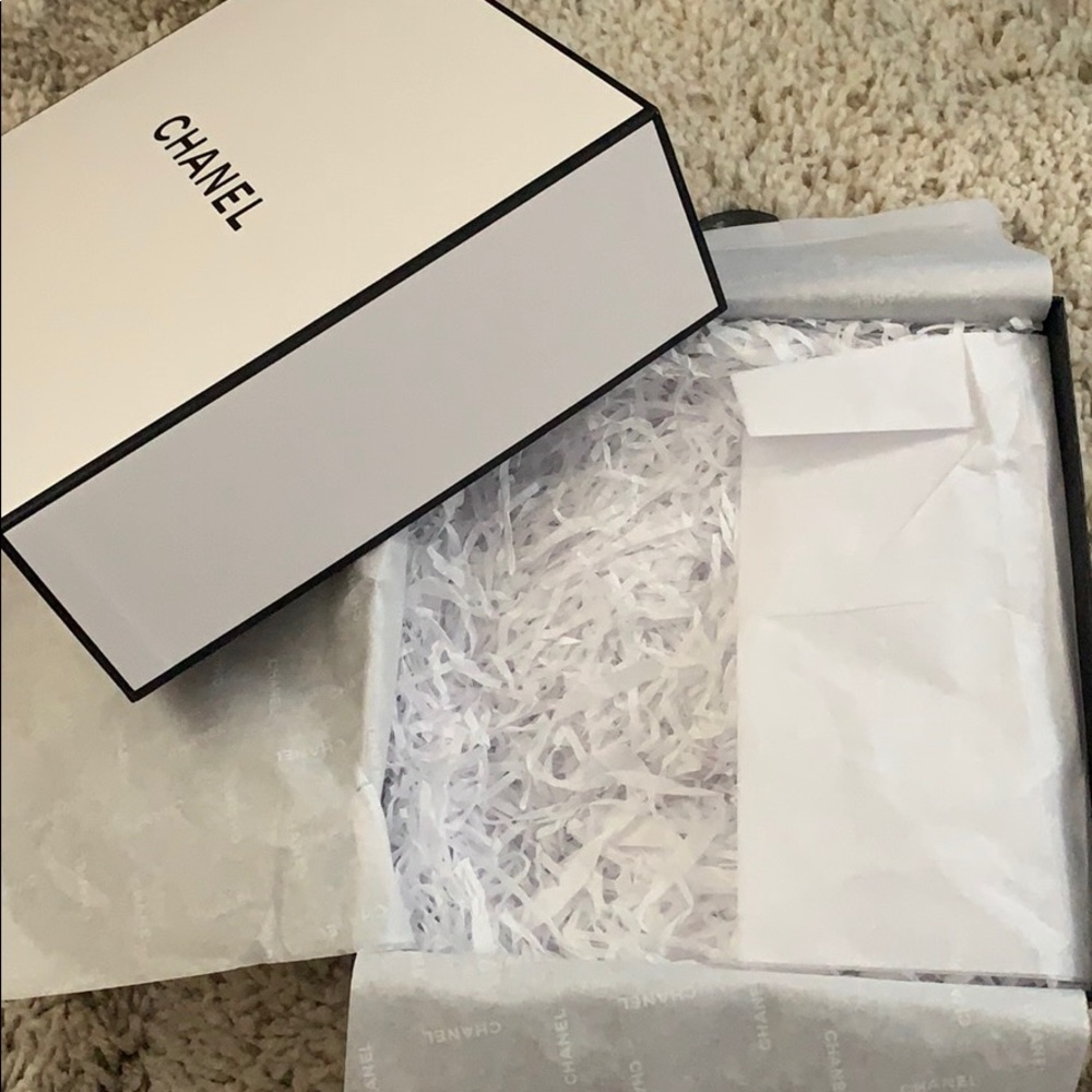 Authentic Chanel box - Picture 3 of 5